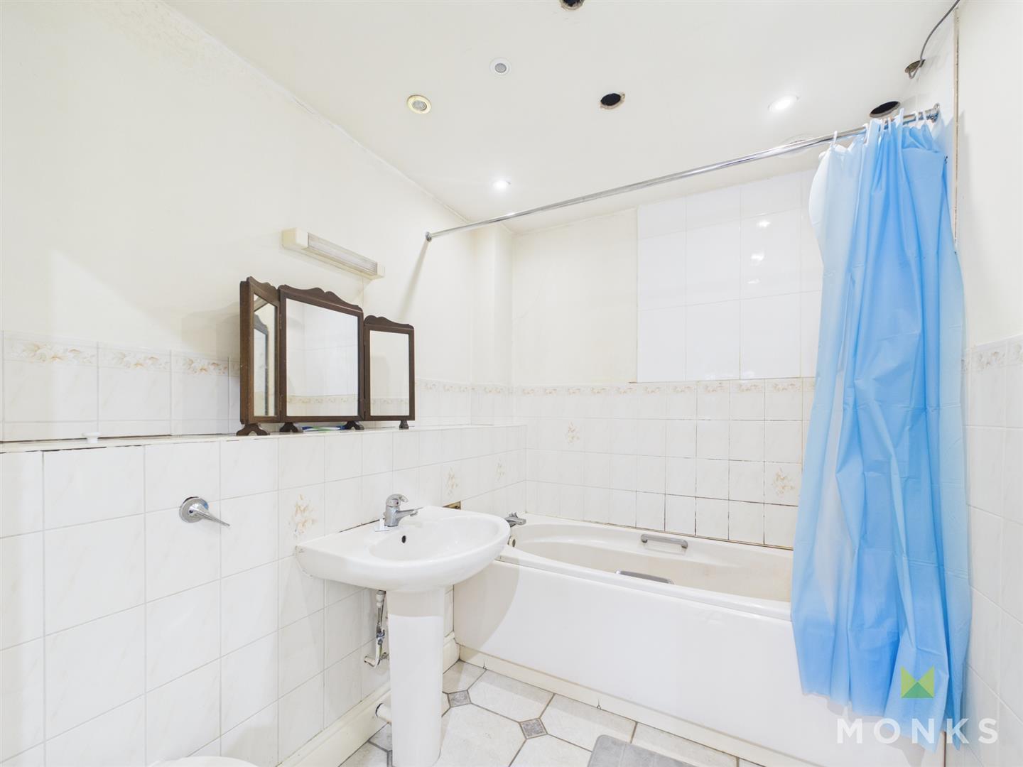 7 Bishopstone Mansions Town Walls, Shrewsbury, SY1 1UE For Sale